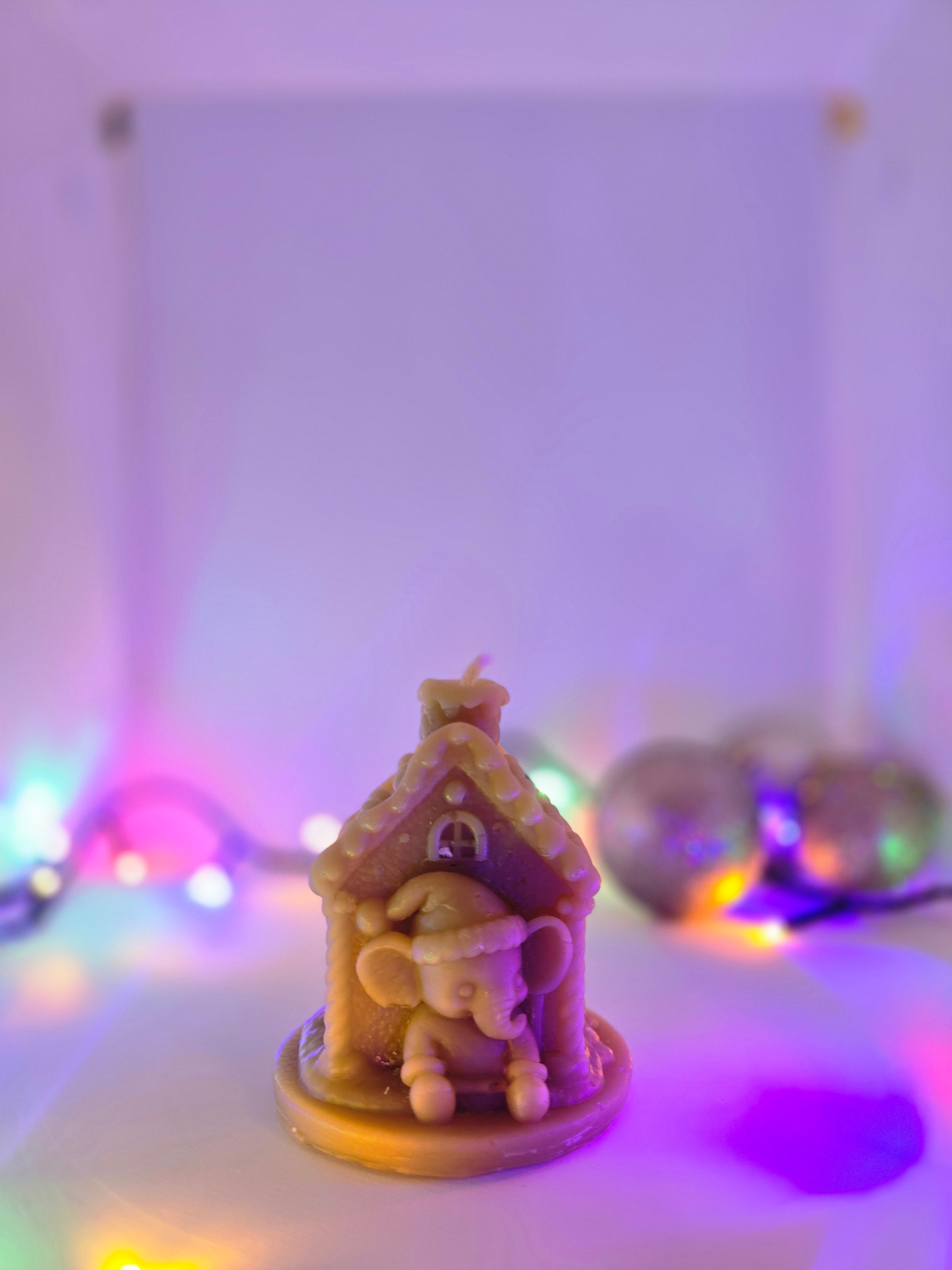 Christmas Elephant of the Gingerbread Hollow | Beeswax Candle