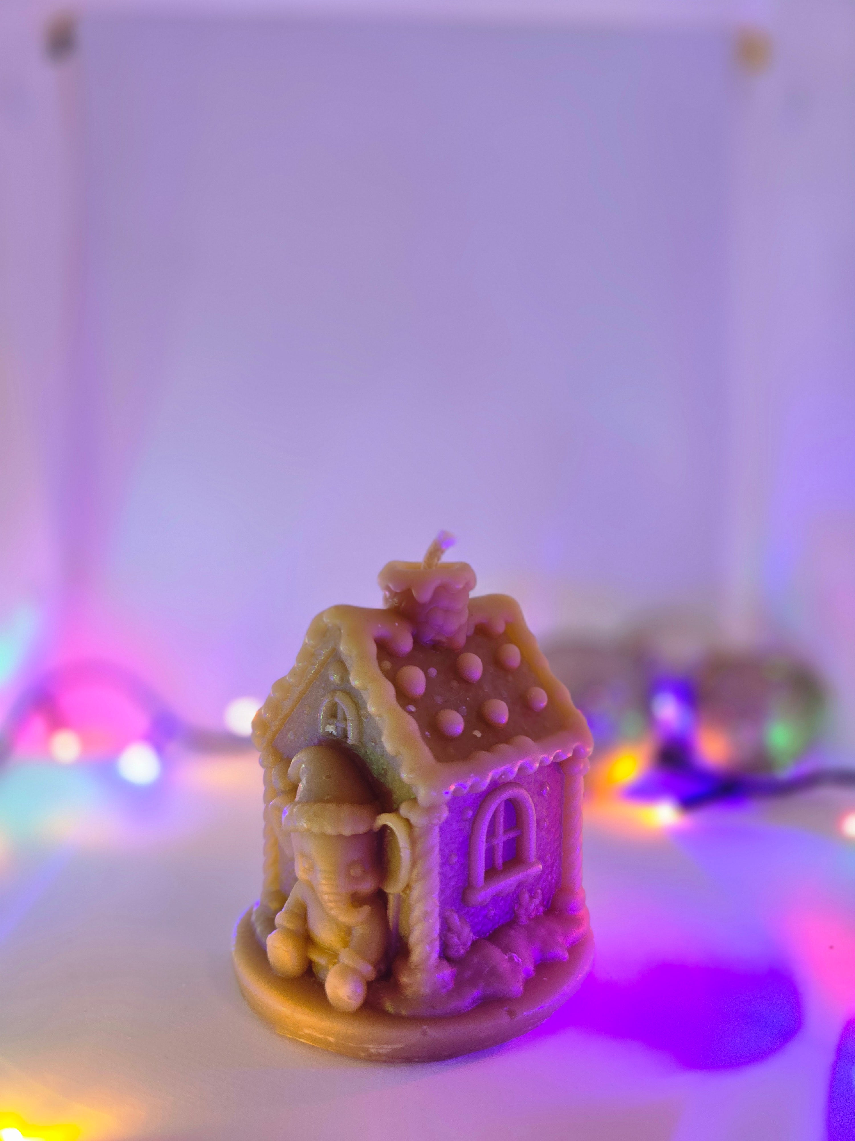 Christmas Elephant of the Gingerbread Hollow | Beeswax Candle