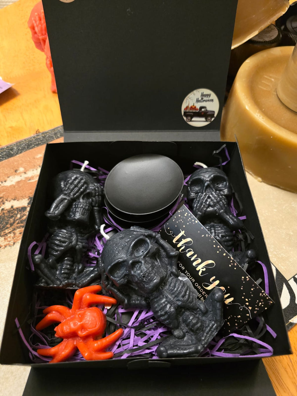Halloween Beeswax Scented Candle Gift Box: 3 Skeletons