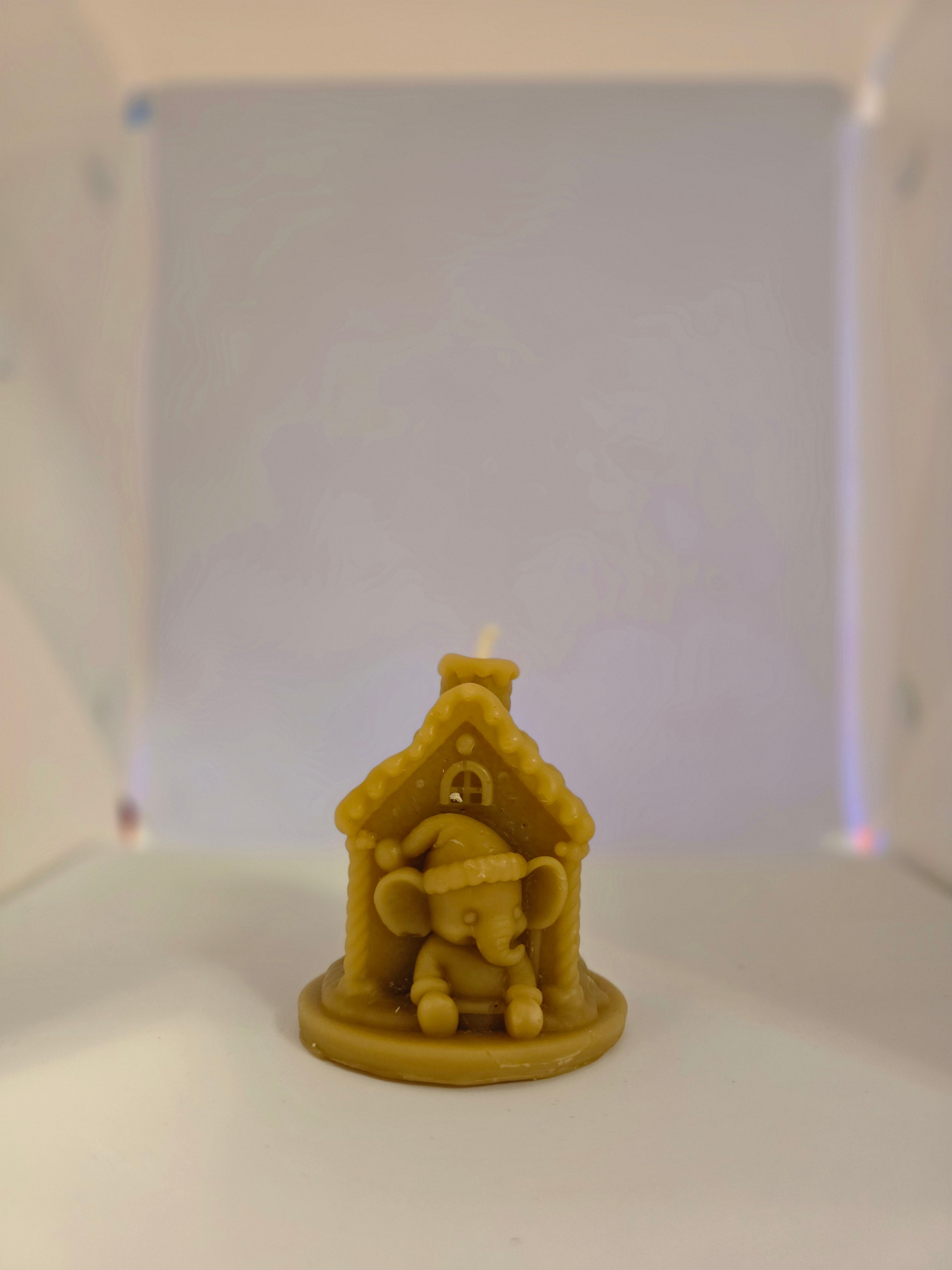 Christmas Elephant of the Gingerbread Hollow | Beeswax Candle