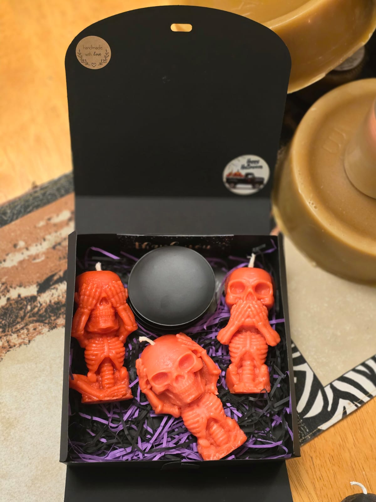 Halloween Beeswax Scented Candle Gift Box: 3 Skeletons