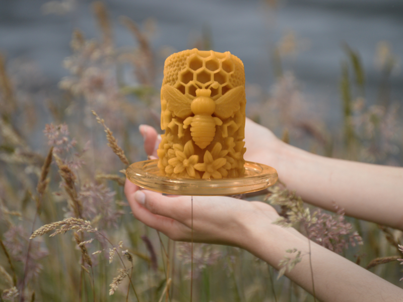 The Summers Honeycomb Bee (Signature Collection) – 100% Natural Beeswax Candle | Handcrafted from the Hive