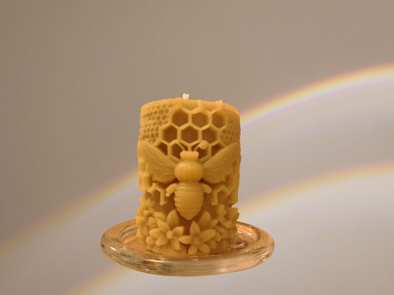 The Summers Honeycomb Bee (Signature Collection) – 100% Natural Beeswax Candle | Handcrafted from the Hive