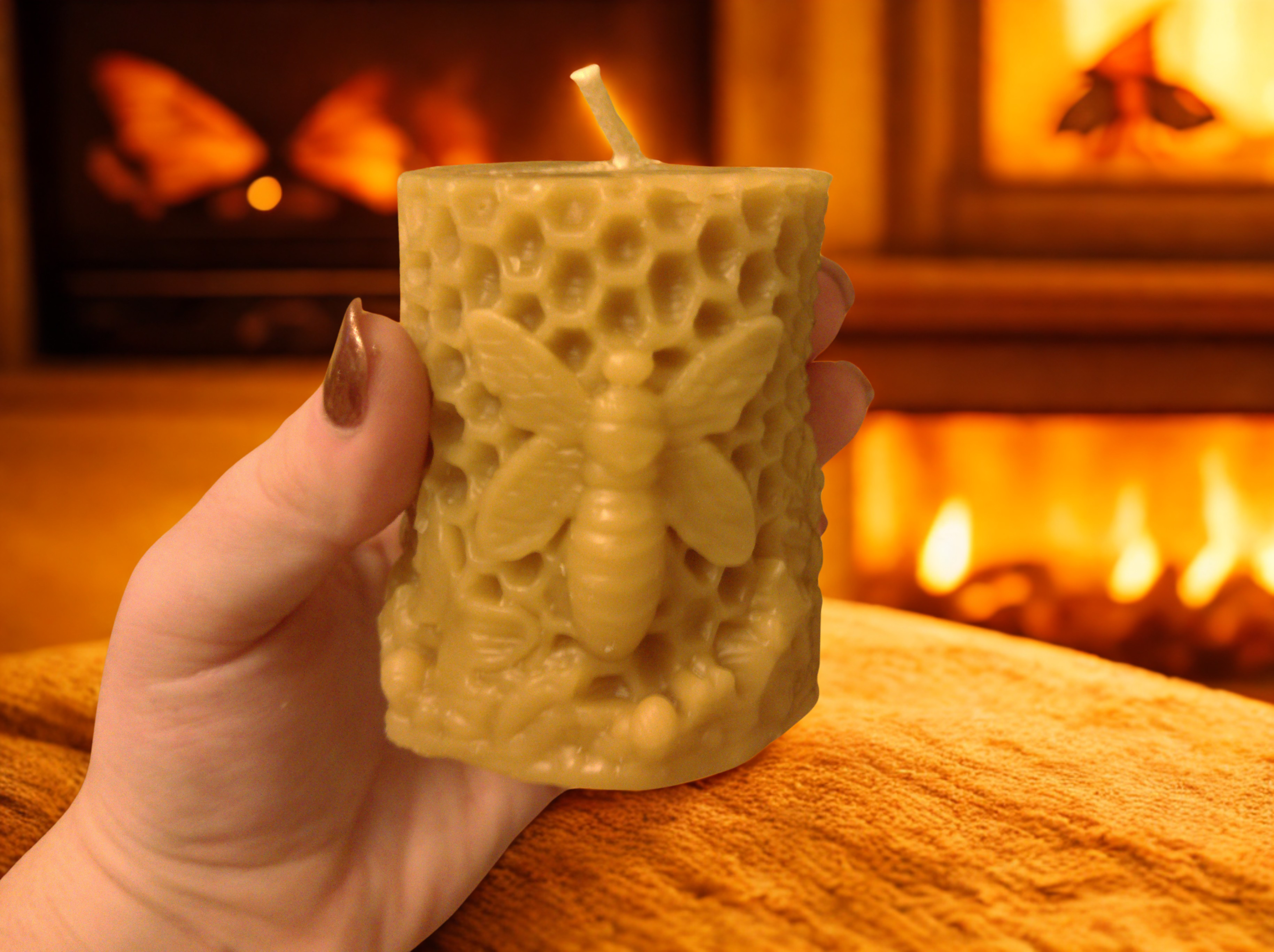 The Summers Queen Bee (Signature Collection) | 100% Pure Beeswax Candle | Natural Honeycomb Design | Artisan Made